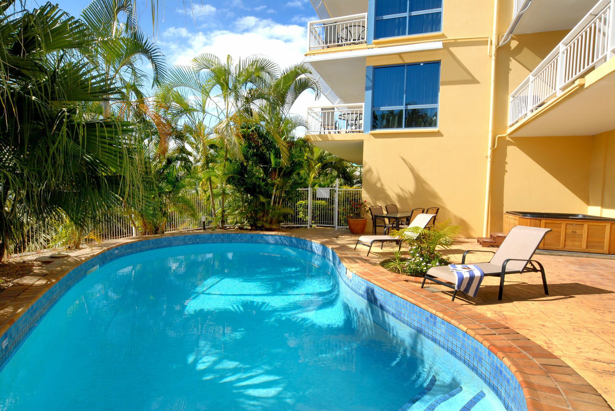 Coral Sea Vista Apartments Ерлі-Біч Екстер'єр фото