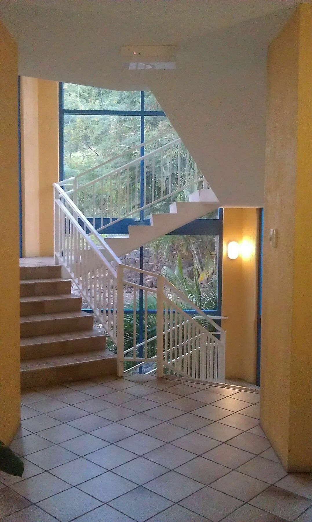 Coral Sea Vista Apartments Ерлі-Біч Екстер'єр фото